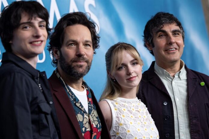Los actores Finn Wofhard, Paul Rudd y McKenna Grace y el direcotr de cine Gil Kenan posan durante la presentación del estreno de Cazafantasmas Los actores Finn Wofhard, Paul Rudd y McKenna Grace y el direcotr de cine Gil Kenan posan durante la presentación del estreno de Cazafantasmas.
