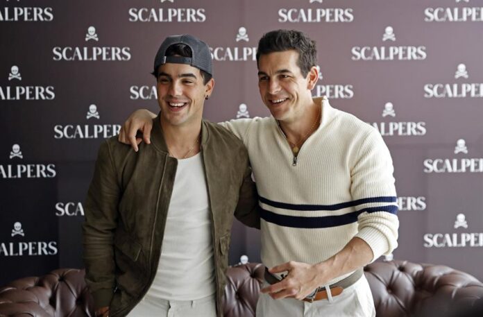 Los hermanos y actores españoles Óscar (i) y Mario Casas