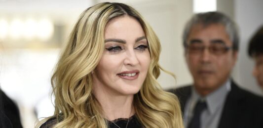 "Brasil, llegaré en breve", afirma la reina del pop en un video publicado en Instagram por Itaú, el mayor banco brasileño, que este año lanzó una campaña publicitara protagonizada por Madonna.