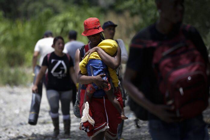 Migrantes-del-Darien Más de 68.400 migrantes han cruzado la selva del Darién, la peligrosa frontera entre Panamá y Colombia usada a diario por los transeúntes en su camino hacia Norteamérica.
