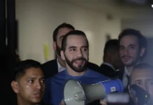 Bukele asegura que la tasa de homicidios en El Salvador será "aún más baja" en 2024 Bukele señala que El Salvador cerró 2023 con una tasa de 2,4 asesinatos por cada 100.000 habitantes.