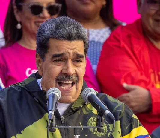 El Gobierno de Nicolás Maduro "condena la nueva arremetida injerencista" de Washington con estas acciones "que buscan afectar la capacidad de ese Estado para garantizar la seguridad y estabilidad de la nación".
