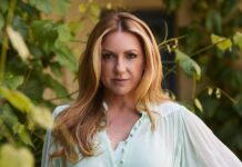 Niña Pastori, por tanto, se mantiene con esa filosofía profesional y de trabajo que la ha convertido en una artista ícono para su generación desde que debutara en 1996 con su disco 'Entre dos puertos'.  