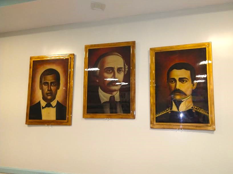 El CCDD promueve el mantenimiento de los valores patrios y en el salón principal de su sede, exhibe los retratos de tres de los principales próceres de República Dominicana: Juan Pablo Duarte, Francisco del Rosario Sánchez y Ramón Matías Mella.