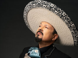 Pepe Aguilar publica su nuevo sencillo, 'Corazón a medio día', y arranca nueva gira Pepe Aguilar, quien publicó este viernes el sencillo 'Corazón a medio día', un nuevo tema que lanza el mismo día en que comenzará en California su gira 'Jaripeo hasta los huesos'.