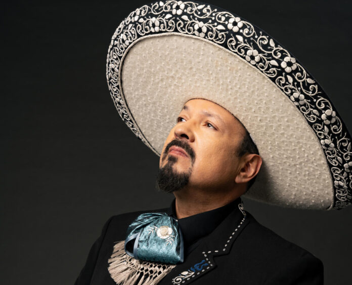Pepe Aguilar publica su nuevo sencillo, 'Corazón a medio día', y arranca nueva gira Pepe Aguilar, quien publicó este viernes el sencillo 'Corazón a medio día', un nuevo tema que lanza el mismo día en que comenzará en California su gira 'Jaripeo hasta los huesos'.