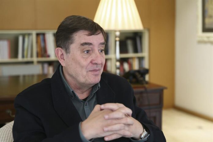 Poeta Luis García Montero.