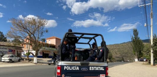 La Policía ha recalcado a su vez que los agentes abrieron fuego en respuesta a los disparos de los normalistas, que viajaban presuntamente en un vehículo vinculado a una denuncia por robo.