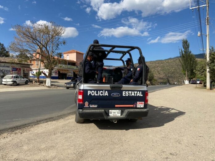 La Policía ha recalcado a su vez que los agentes abrieron fuego en respuesta a los disparos de los normalistas, que viajaban presuntamente en un vehículo vinculado a una denuncia por robo.