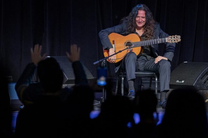 El guitarrista de flamenco José Fernández Torres, mejor conocido como Tomatico.