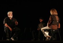 El elenco de la compañía teatral chilena Teatro Ictus ensaya la obra 'Primavera con una esquina rota', basada en la novela homónima del escritor uruguayo Mario Benedetti.