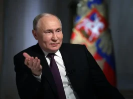 Putin llamó por teléfono al líder crimeo, Serguéi Axiónov, y al alcalde de la ciudad portuaria de Sebastopol, Alexéi Chali, informó el Kremlin.