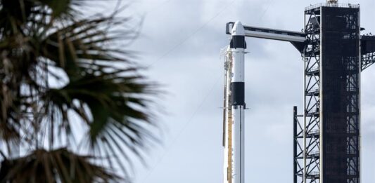 desde el Centro Espacial Kennedy, en el centro de Florida, a bordo de una nave Dragon