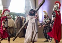 La obra 'Jesucristo vive', un puente de los latinos en EE.UU. con sus tradiciones religiosas escena de la obra teatral en español 'Jesucristo vive' (3)