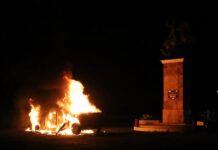 patrulla de la Guardia Nacional (GN) incendiada por supuestos estudiantes normalistas