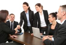 Cuatro razones para trabajar en un negocio liderado por mujeres Las empresas dirigidas por mujeres ayudan a orientar a individuos, profesionales y otras compañías hacia un futuro más equitativo y mejor.