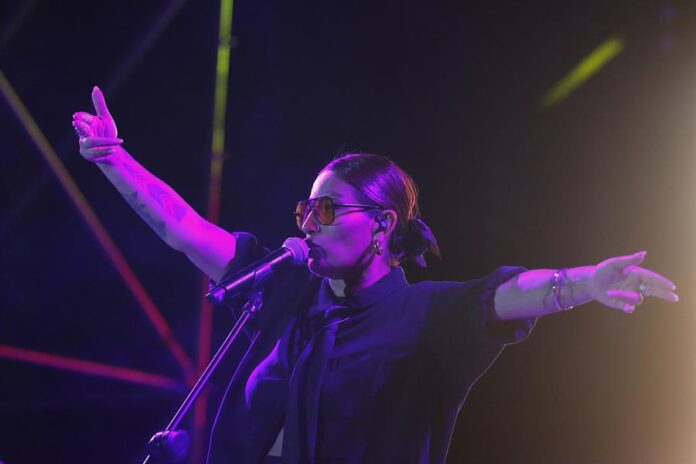 'Vida' es el nombre de su nuevo álbum de estudio tras casi una década sin producir uno, aunque la cantante estuvo colaborando con otros artistas y produciendo sencillos como 'Antifa Dance'.