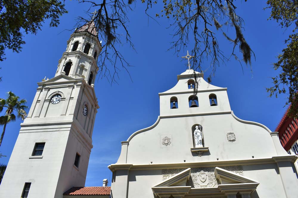 La Bas&iacute;lica Catedral de San August&iacute;n, otro lugar fundamental en la vida religiosa de la ciudad, tambi&eacute;n venera a la Virgen de la Leche.