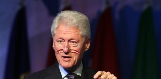 En el libro -una continuación de su anterior biografía 'Mi vida' (2004)- Clinton detalla sus "triunfos y tribulaciones".