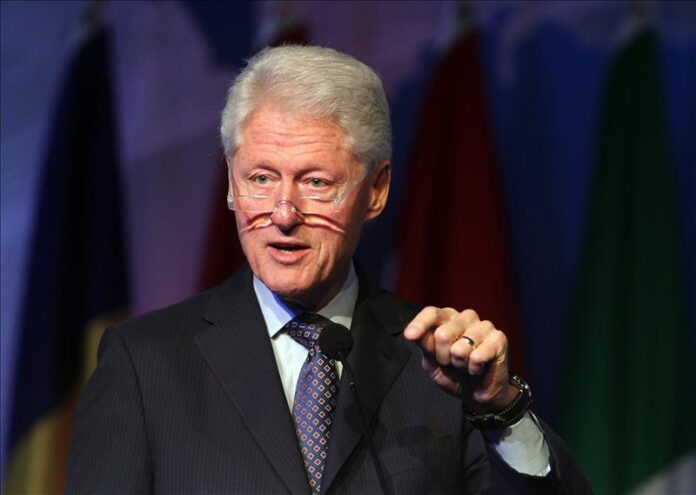 En el libro -una continuación de su anterior biografía 'Mi vida' (2004)- Clinton detalla sus 