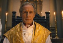 Bill Nighy como Cardenal Lawrence, durante una escena de la película 'The first Omen'