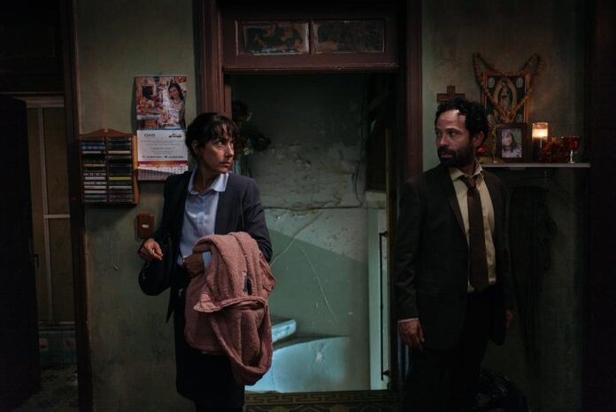Cecilia Suárez como Ana y Bruno Bichir como Jorge, durante una escena de la película 'lluvia' Cecilia Suárez como Ana y Bruno Bichir como Jorge, durante una escena de la película 'lluvia'