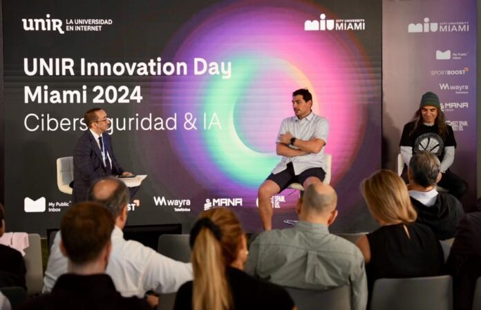 Daniel Burgos; el exguardameta del Real Madrid y de la selección española, Iker Casillas, y el experto en ciberseguridad y director digital de Telefónica, Chema Alonso