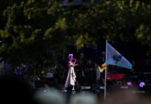 Denisse Guerrero del grupo Belanova se presenta en el Festival Tecate Pa´l Norte