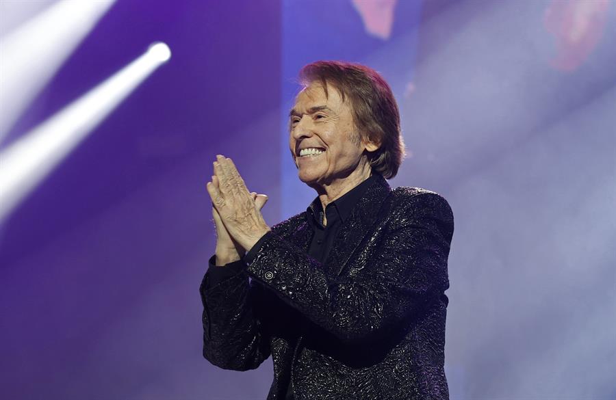 El cantante español Raphael El cantante español Raphael