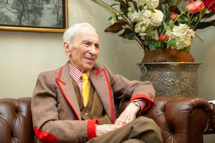 El escritor y periodista estadounidense Gay Talese El escritor y periodista estadounidense Gay Talese