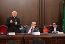 MONSEÑOR VINCENZO PAGLIA JUNTO A MENDOZA