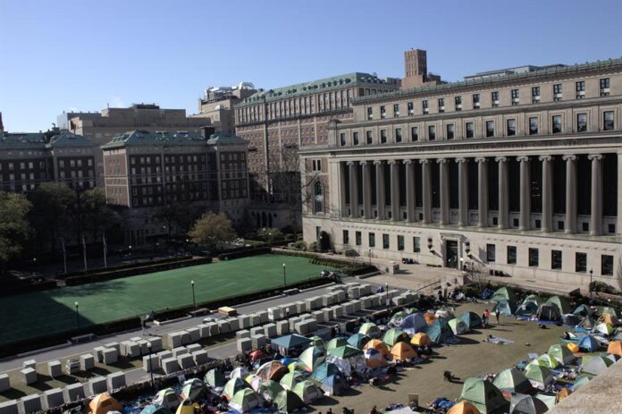 Estudiantes a favor de Palestina permanecen en un campamento este martes en el campus de la Universidad de Columbia Estudiantes a favor de Palestina permanecen en un campamento este martes en el campus de la Universidad de Columbia