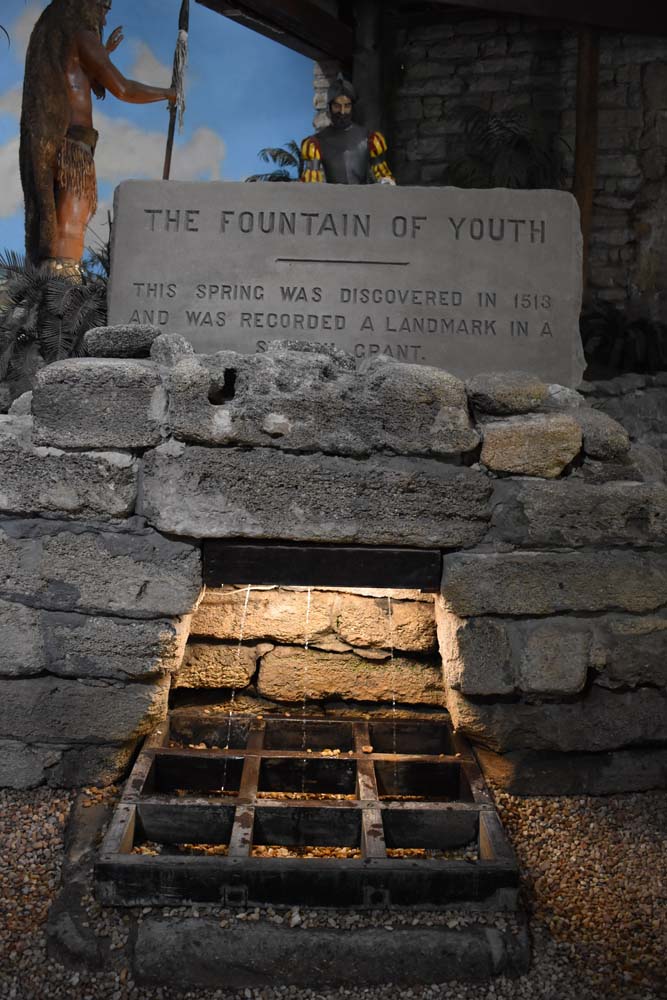 La atracci&oacute;n principal del parque es la legendaria Fuente de la Juventud, una fuente natural de agua que, seg&uacute;n la leyenda, Ponce de Le&oacute;n buscaba cuando lleg&oacute; a Florida.