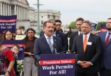 Congresista 'Chuy' García: redadas de Trump buscan justificar militarización de Chicago Jesús 'Chuy' García, miembro de la Cámara de Representantes de los Estados Unidos