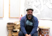 La bomba puertorriqueña retumba por primera vez en Tiny Desk con El Laberinto del Coco Héctor Barez, conocido como Coco, fue percusionista del famoso grupo Calle 13.