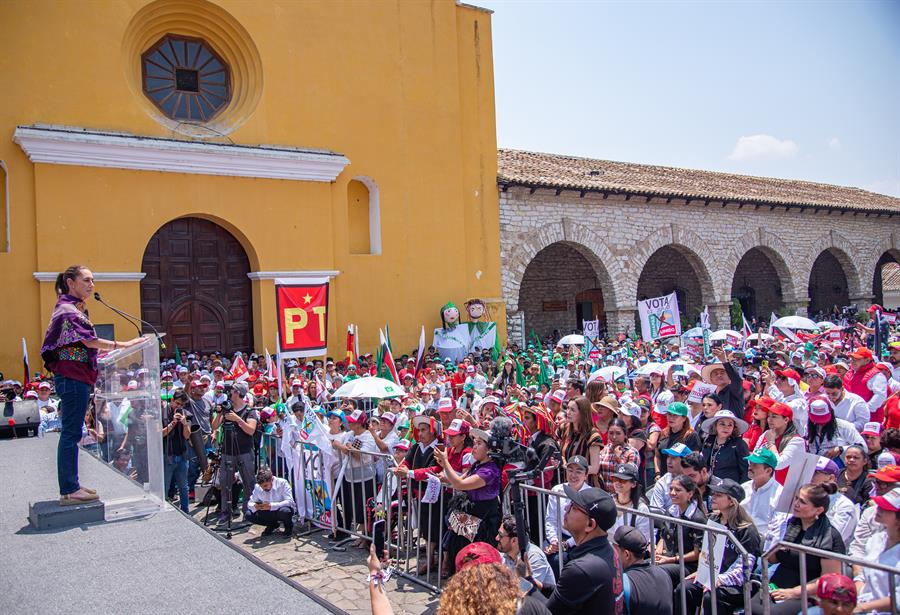 La candidata presidencial del oficialismo, Claudia Sheinbaum (2)