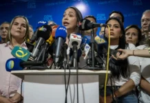 Machado mencionó la ratificación de su inhabilitación en enero por parte del Tribunal Supremo de Justicia, la detención de "al menos ocho personas vinculadas" a su partido, Vente Venezuela y la calificación por parte de Maduro de esta formación como organización "terrorista".