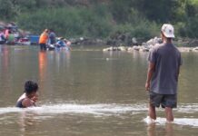 Migrantes cruzan el Río Suchiate (3)