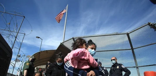 EE.UU., deberá dar albergue seguro y saludable a los niños migrantes que cruzan de forma irregular al país y no dejarlos en lugares al aire libre.