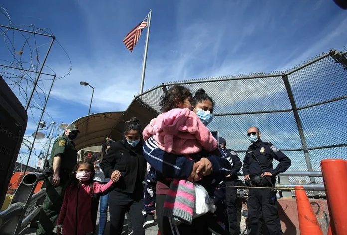 Niños migrantes efe EE.UU., deberá dar albergue seguro y saludable a los niños migrantes que cruzan de forma irregular al país y no dejarlos en lugares al aire libre.