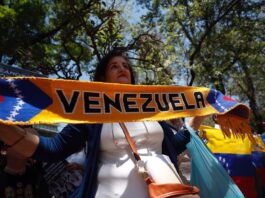 Familiares de "presos políticos" en Venezuela protestan para exigir su libertad, según ONG Personas de origen venezolano radicadas en México protestan este sábado, para exigir elecciones justas (2)