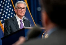 "Dada la fortaleza de la economía y los progresos realizados hasta ahora en materia de inflación, tenemos tiempo para dejar que los datos que vayan llegando orienten nuestras decisiones sobre política económica", ha explicado Powell.