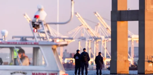 Pero los canales no permiten el tráfico de grandes navíos por lo que el transporte de vehículos Carmen de Wallenius Wilhelmsen sigue bloqueado en el puerto de Baltimore sin que la compañía sepa cuando podrá abandonar la ciudad con su carga.