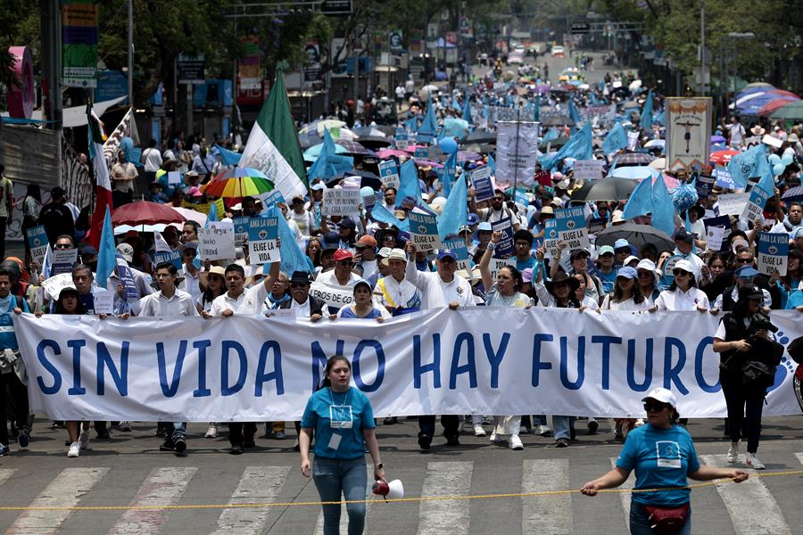 Simpatizantes Provida marchan este s&aacute;bado por la principales avenida de la Ciudad de M&eacute;xico (3)