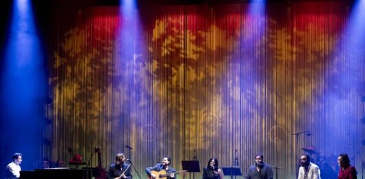 Un momento del homenaje Latin GRAMMY Celebra Paco de Lucía que se ha celebrado hoy sábado en el Gran Teatro Falla de Cádiz