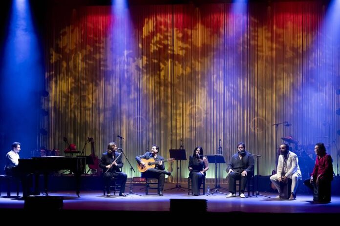 Un momento del homenaje Latin GRAMMY Celebra Paco de Lucía que se ha celebrado hoy sábado en el Gran Teatro Falla de Cádiz