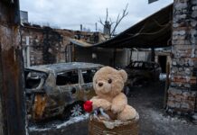 Una casa destrozada tras un bombardeo en Járkov, Ucrania