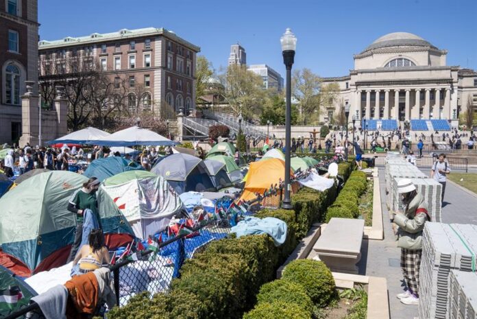 campamento instalado por estudiantes que se manifiestan a favor de Palestina campamento instalado por estudiantes que se manifiestan a favor de Palestina