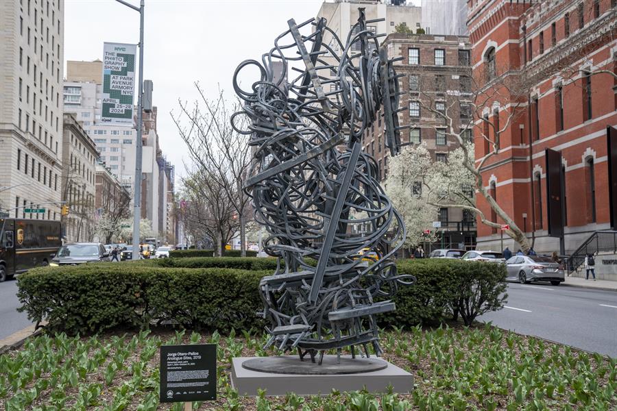 escultura del artista Jorge Otero Pailos