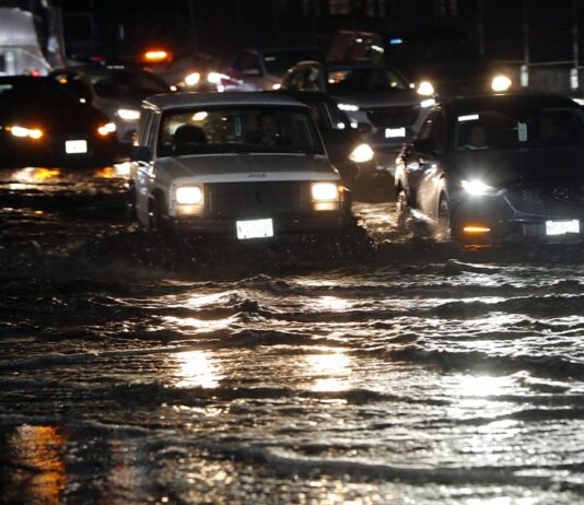 México prevé lluvias en 10 estados por distintos fenómenos, entre ellos, la tormenta Fabio inundación